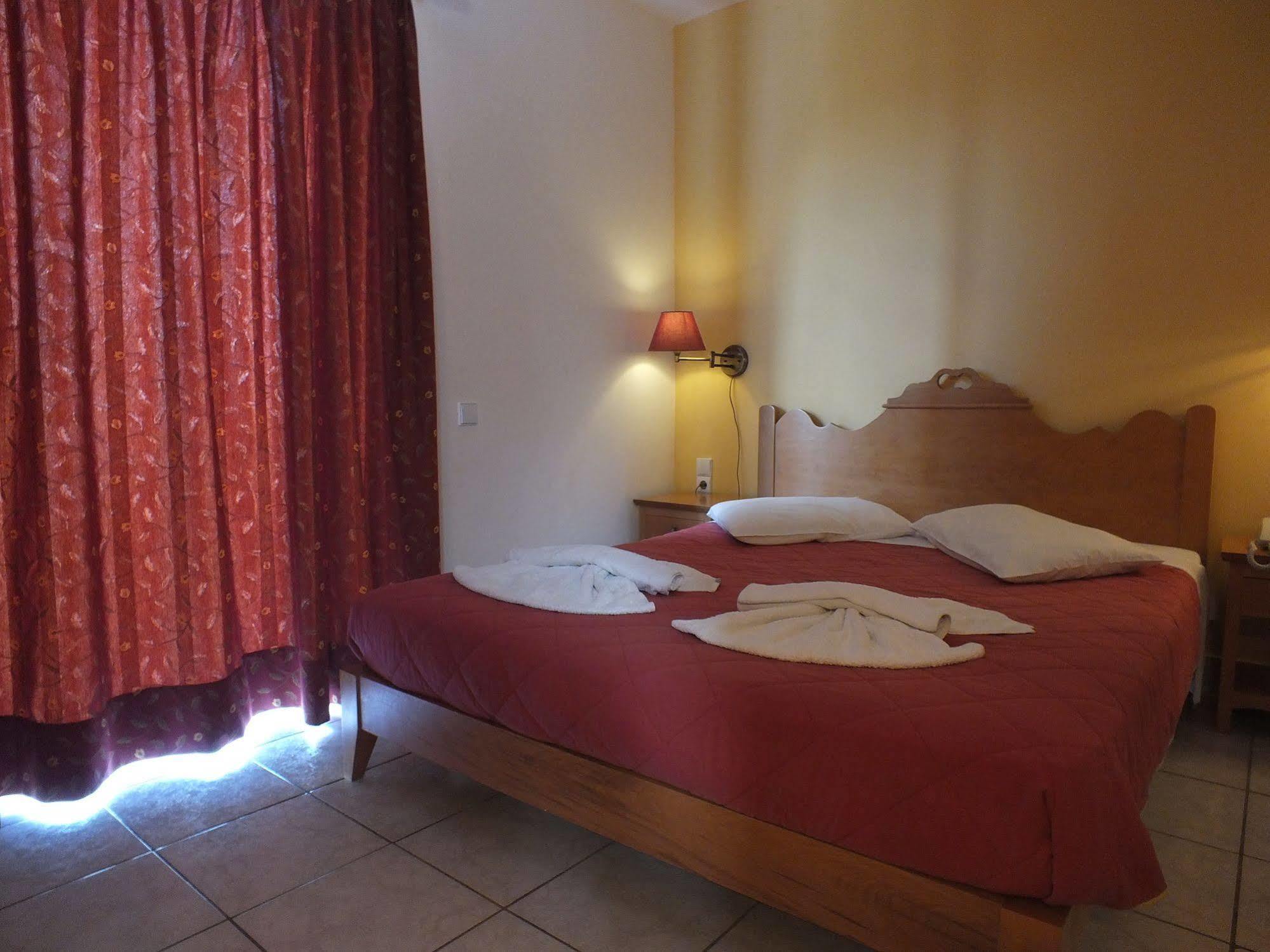 הרסוניסוס Golden Villas - Hotel Apartments & Villas מראה חיצוני תמונה