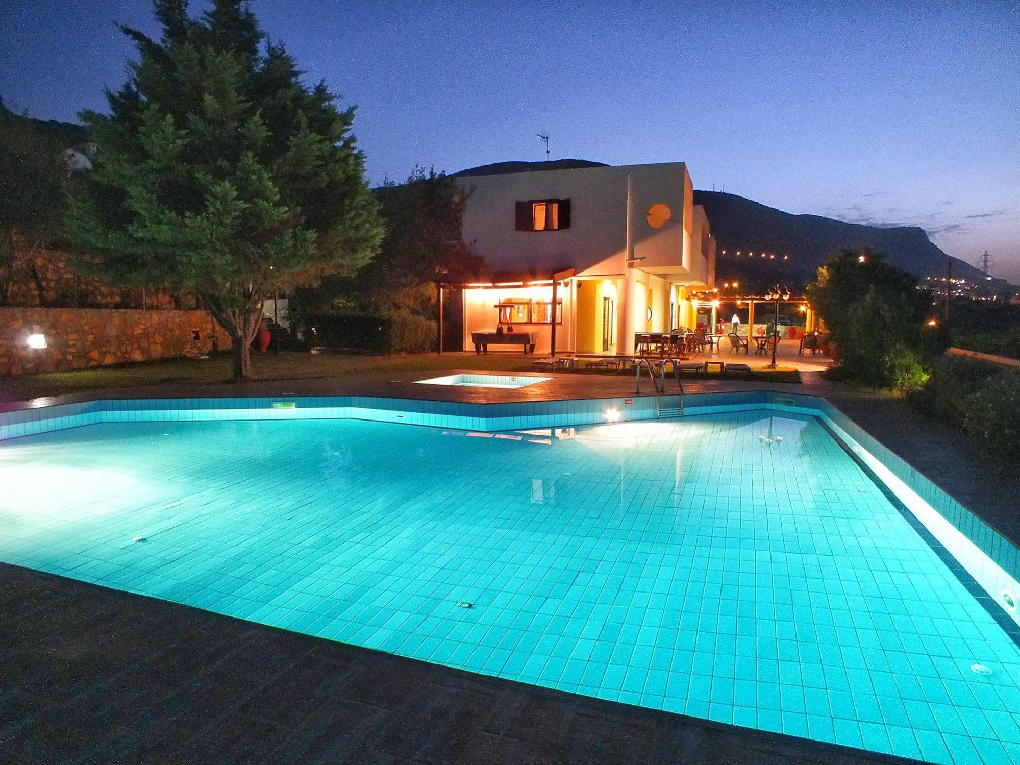 הרסוניסוס Golden Villas - Hotel Apartments & Villas מראה חיצוני תמונה