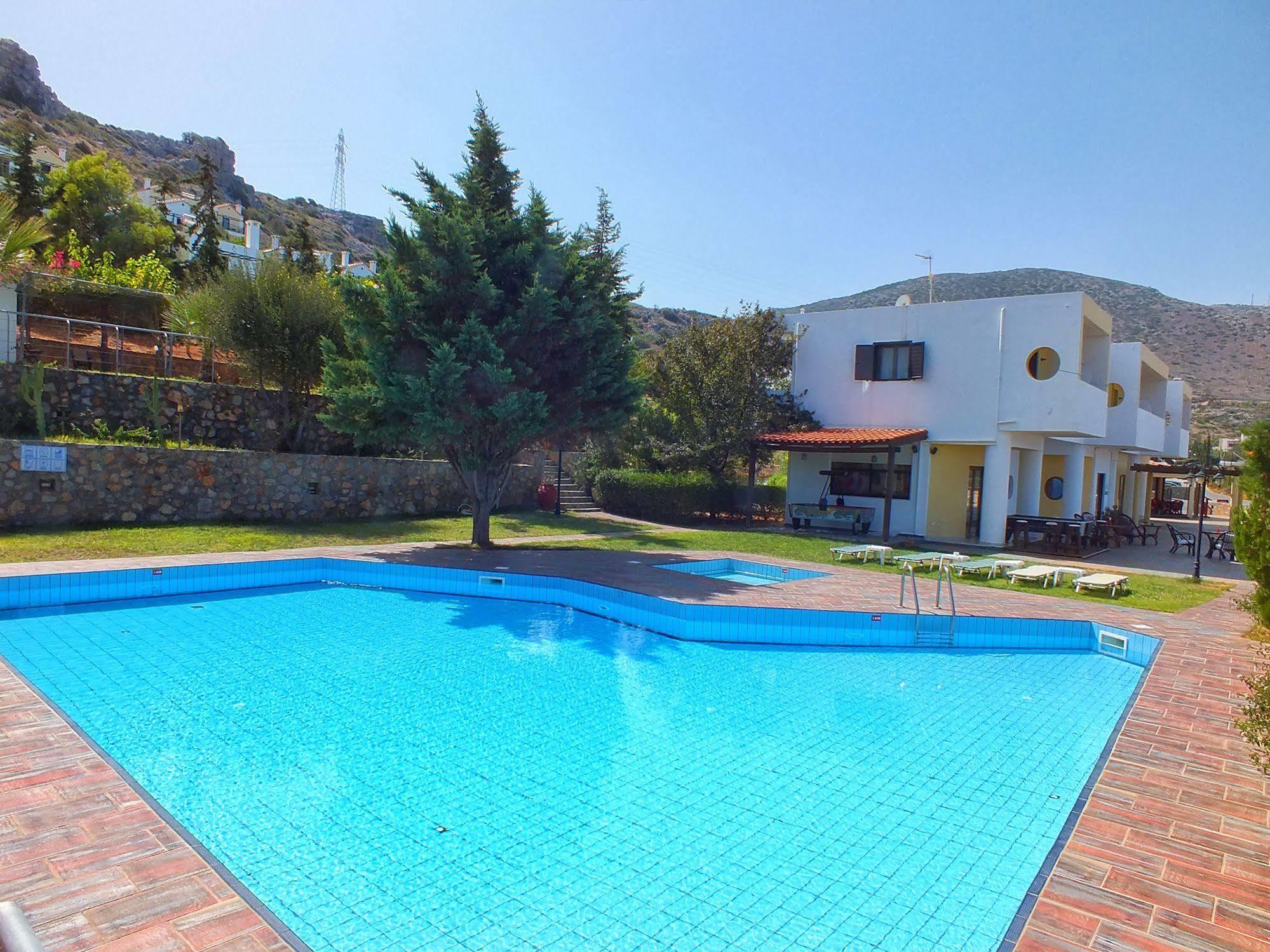 הרסוניסוס Golden Villas - Hotel Apartments & Villas מראה חיצוני תמונה